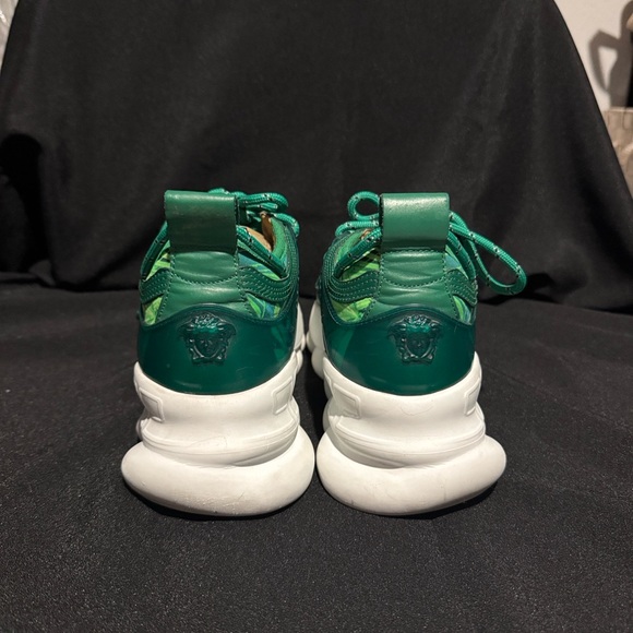 Versace chain reaction tennis shoes. Size: EUR 37. Green tropical design